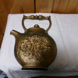 Vtg Syroco 70s bronze wall decor Tea Kettle 10 in H by 8 wide cottagecore boho